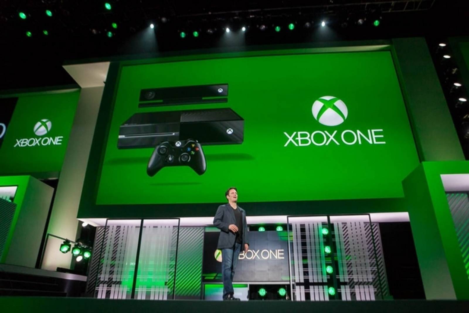 Lịch sử console war: Xbox One đã bị PS4 đánh bại như thế nào