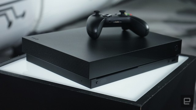 Cận cảnh Xbox One X: Máy console mạnh nhất thế giới là đây chứ đâu