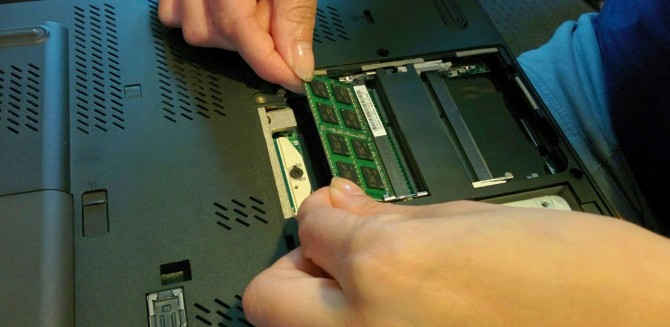 Hướng dẫn nâng cấp bộ nhớ RAM trên Laptop (máy tính xách tay)